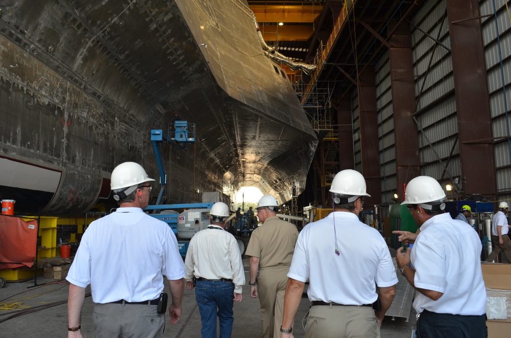 CNO tours the Austal USA