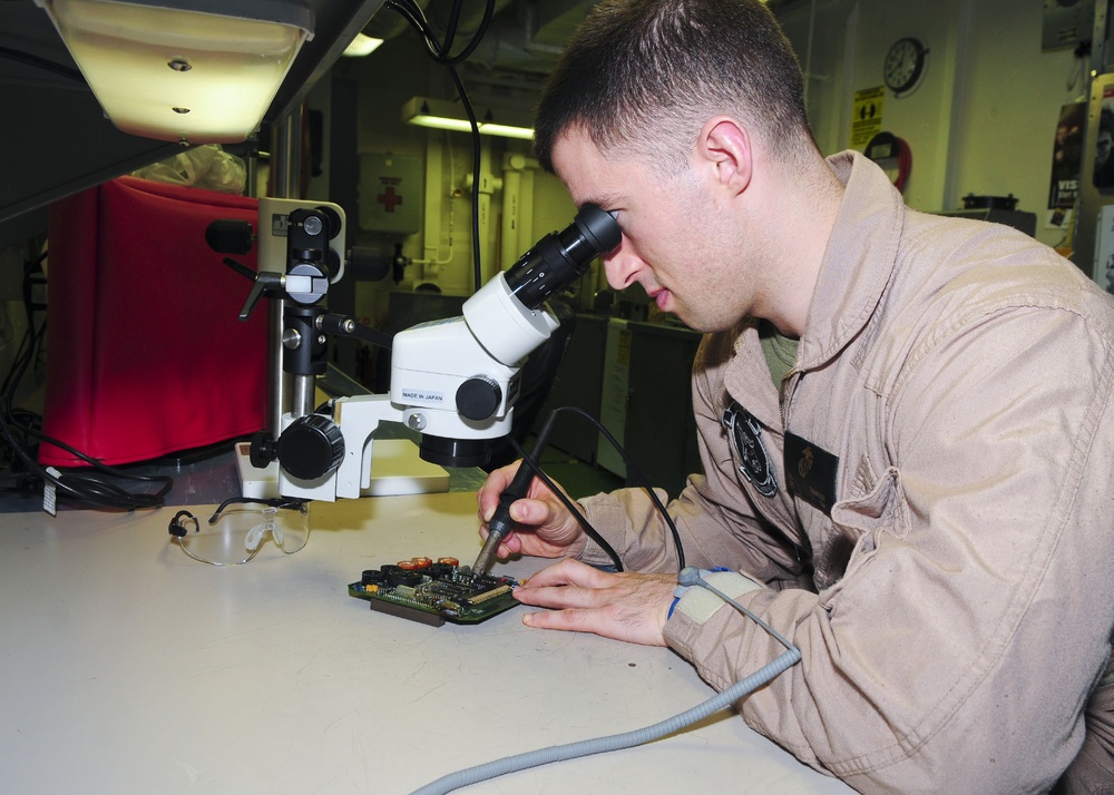 Soldering a micro electronic circuit board