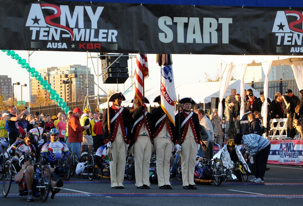 Old Guard participates in Army 10 Miler