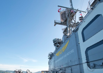 Bonhomme Richard ARG arrives in Malaysia for port visit