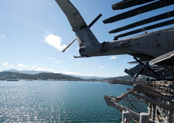 Bonhomme Richard ARG arrives in Malaysia for port visit