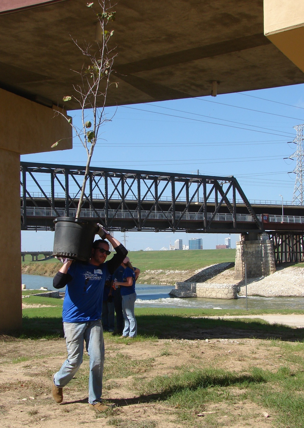 New veterans beautify the Dallas Floodway