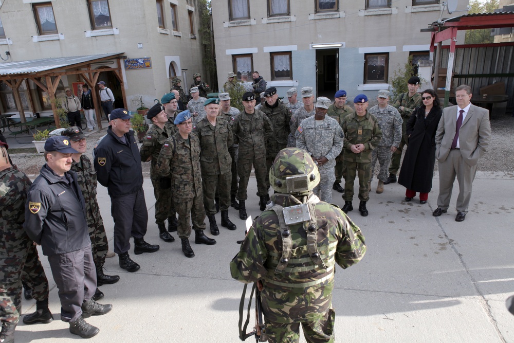 Multinational military leaders visit Joint Multinational Readiness Center, observe Saber Junction 2012 exercise