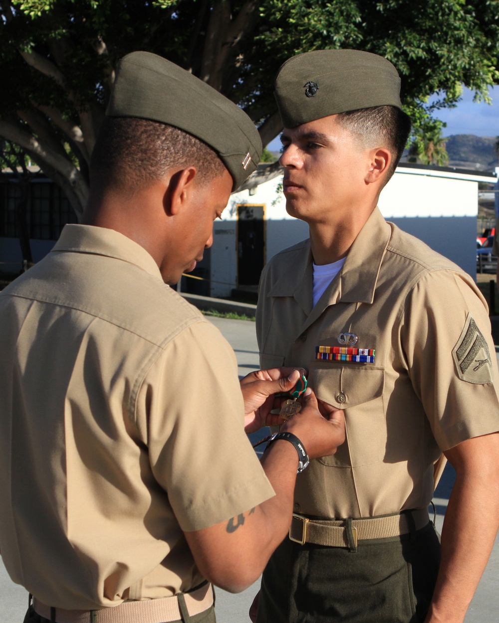 Marine receives medal for aiding Georgia car crash victims