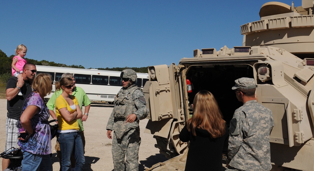 ‘Mustang’ battalion hosts gunnery family day