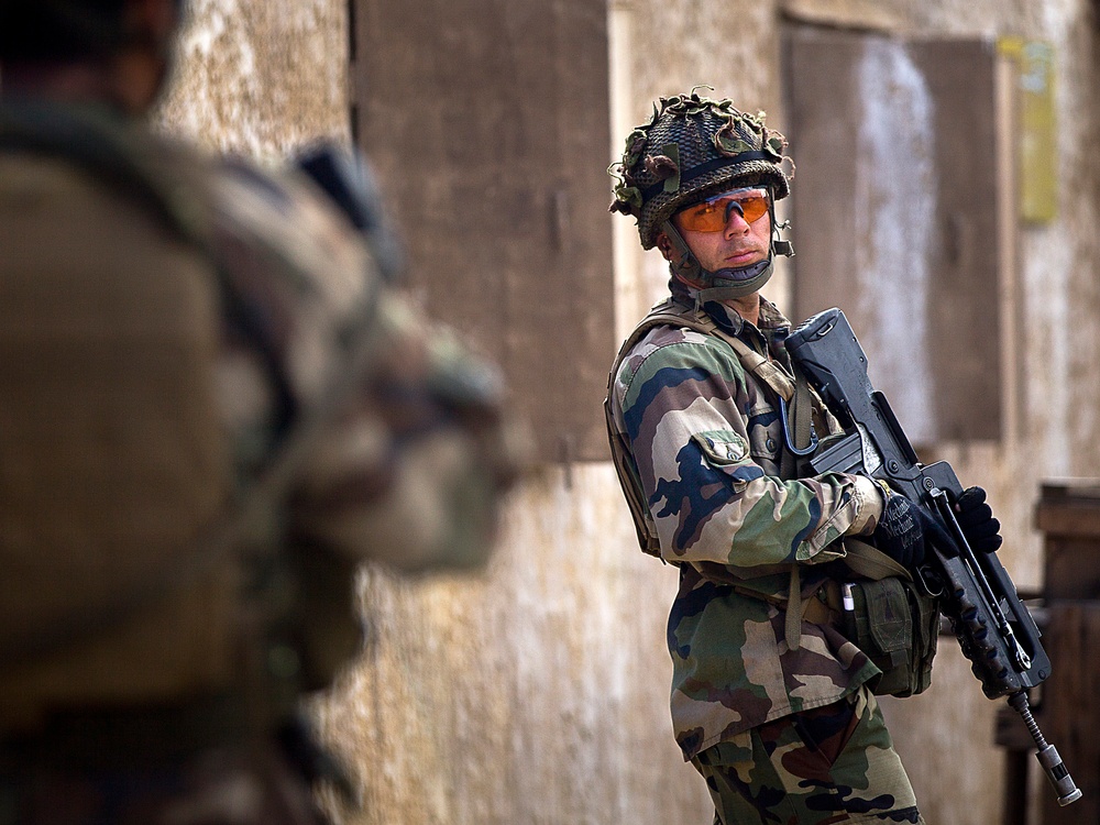 French Marines train in Hawaii during Exercise Amercal 2012