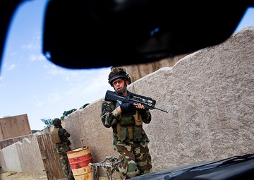 French Marines train in Hawaii during Exercise Amercal 2012