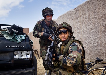 French Marines train in Hawaii during Exercise Amercal 2012