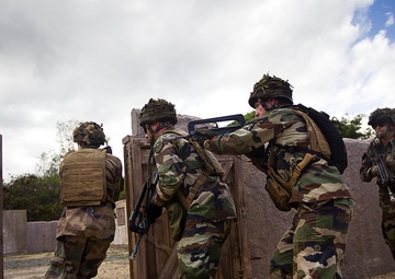 French Marines train in Hawaii during Exercise Amercal 2012