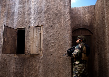 French Marines train in Hawaii during Exercise Amercal 2012