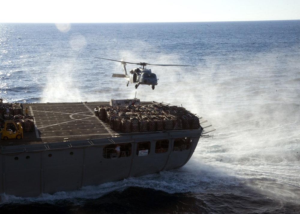 Helicopter conducts replenishment at sea