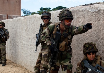 U.S., French Marines assault MOUT facilities at Bellows