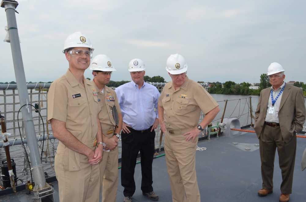 CNO reviews USS Fort Worth construction