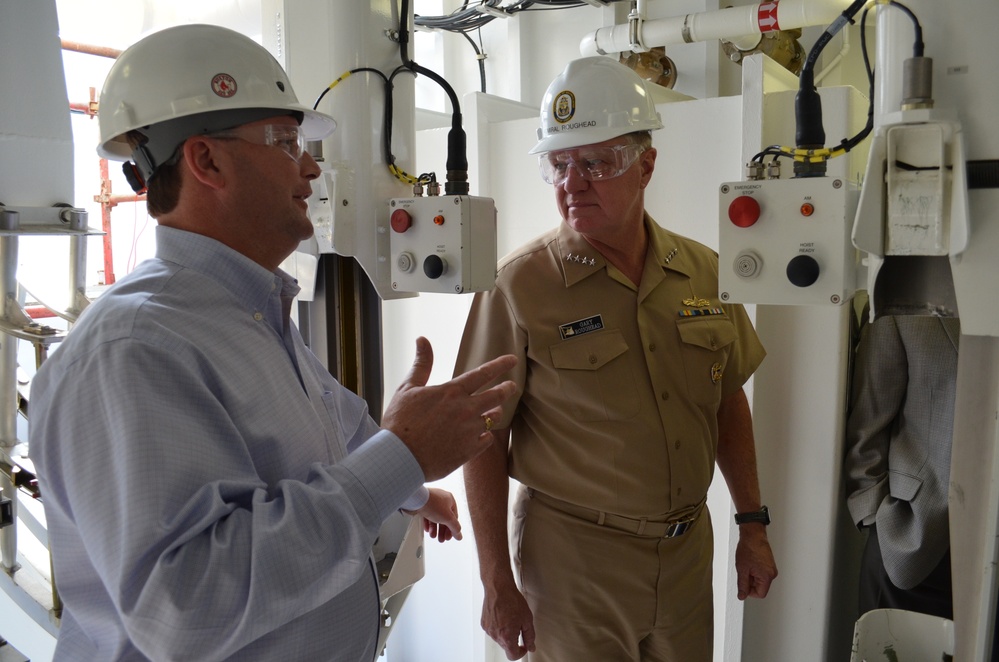 CNO reviews USS Fort Worth construction