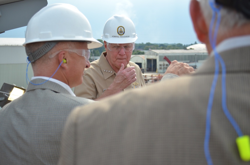 CNO reviews USS Fort Worth construction