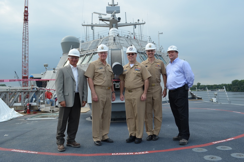 CNO reviews USS Fort Worth construction