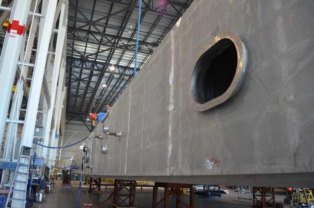 CNO visits Mobile facility to review littoral combat ship construction