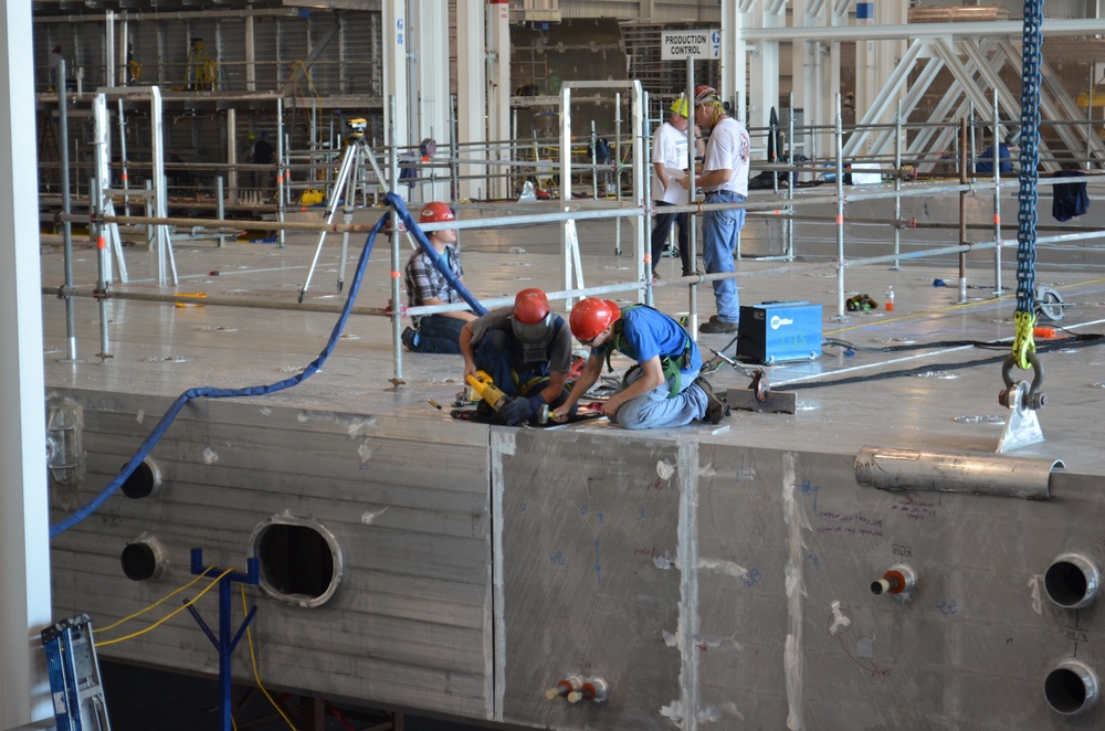 CNO visits Mobile facility to review littoral combat ship construction