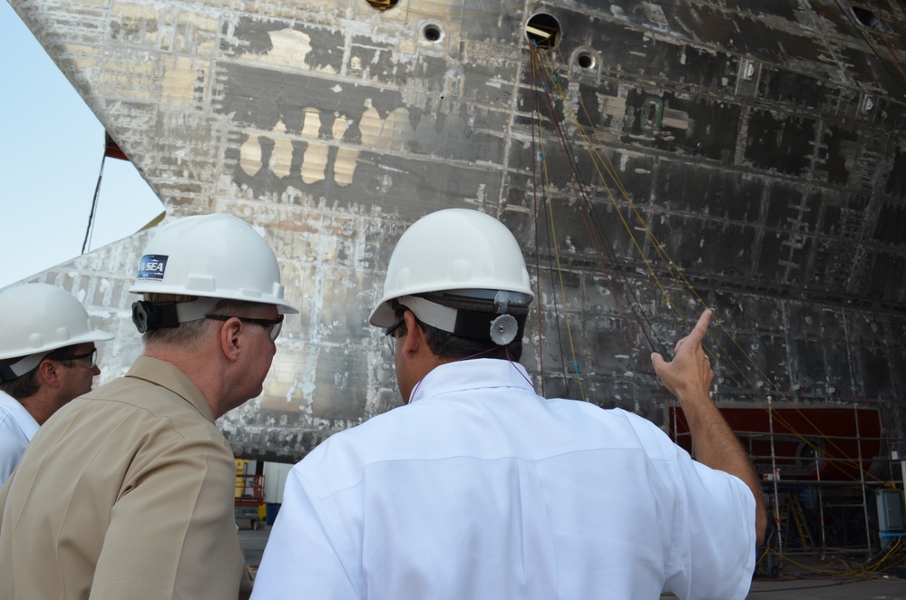 CNO visits Mobile facility to review littoral combat ship construction