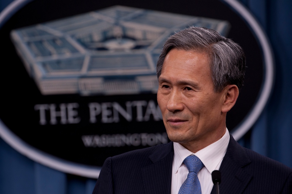US, South Korean defense leaders hold briefing