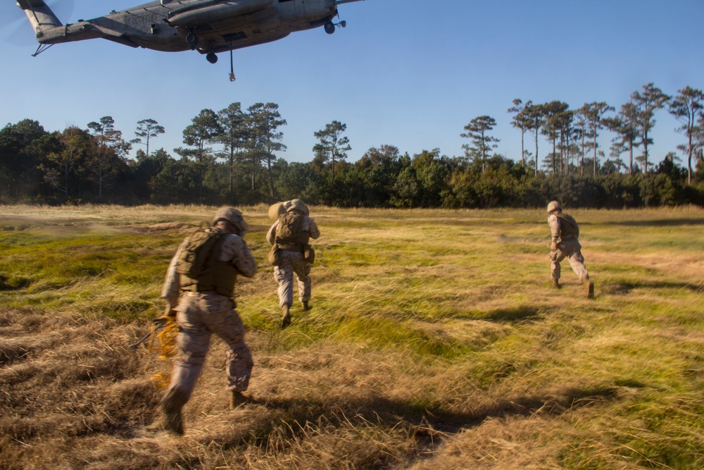 Combat Logistics Battalion 26 conducts helicopter suspension training