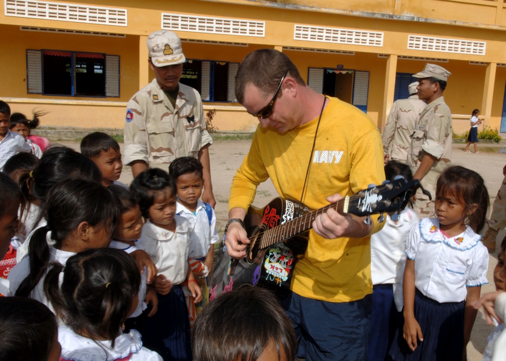 US meet with Royal Cambodian Navy