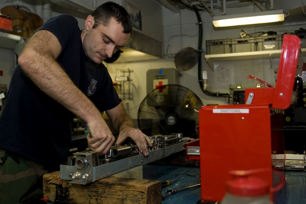 Assembling a bomb rack