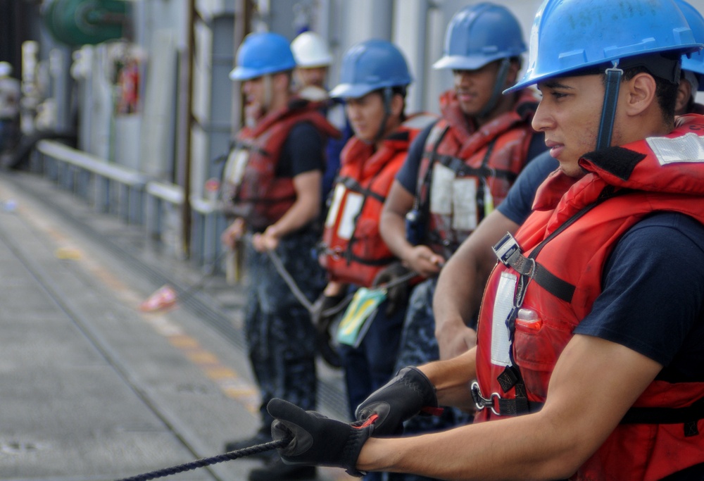 USS Peleliu conducts replenishment