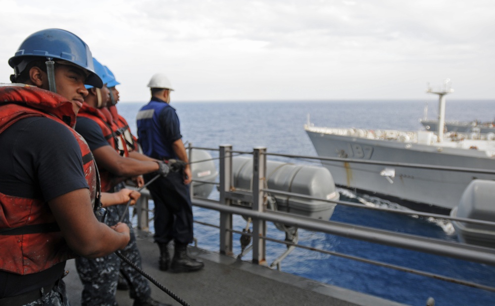 USS Peleliu conducts replenishment