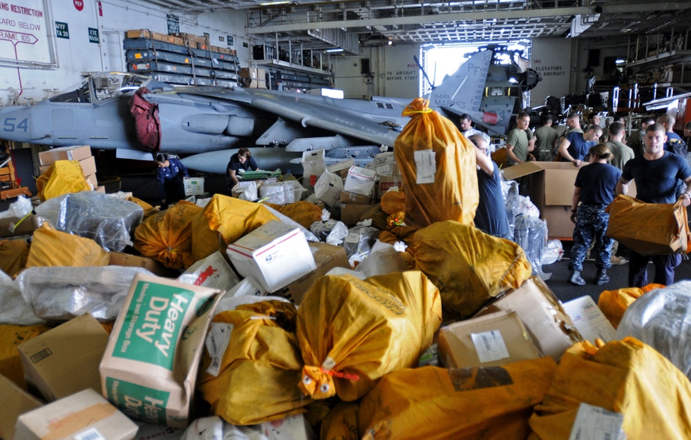 USS Peleliu conducts replenishment