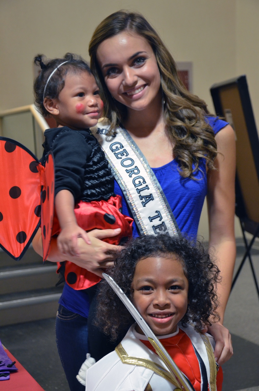 Miss Georgia Teen embraces the little ones