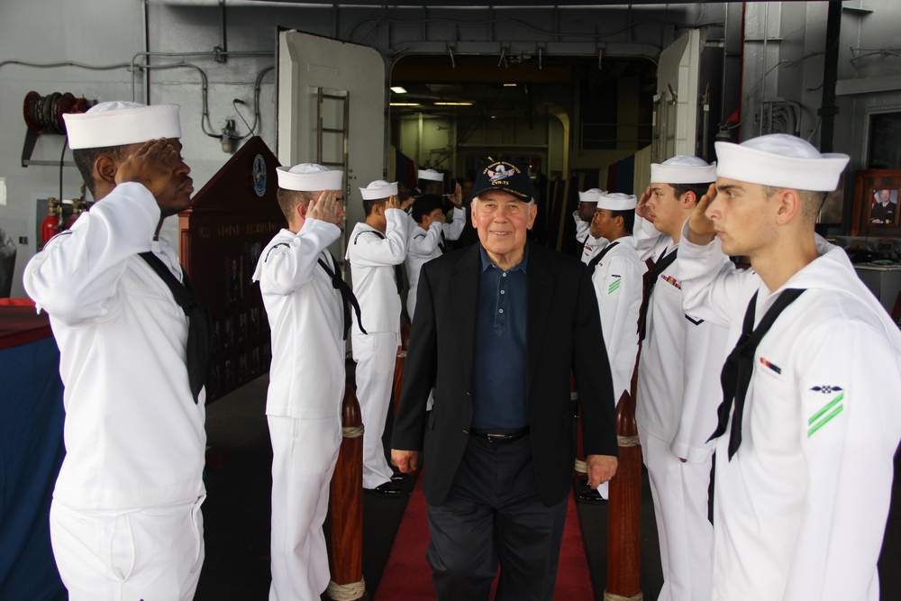 Sen. Lugar visits USS George Washington