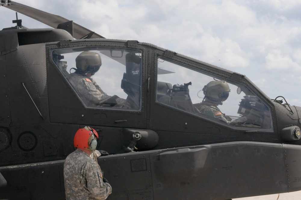Division West trains Pennsylvania Guard Apache crews