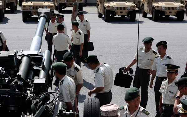 Japan, US officers discuss artillery