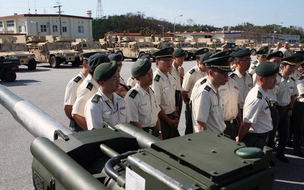 Japan, US officers discuss artillery