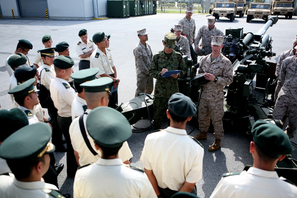 Japan, US officers discuss artillery