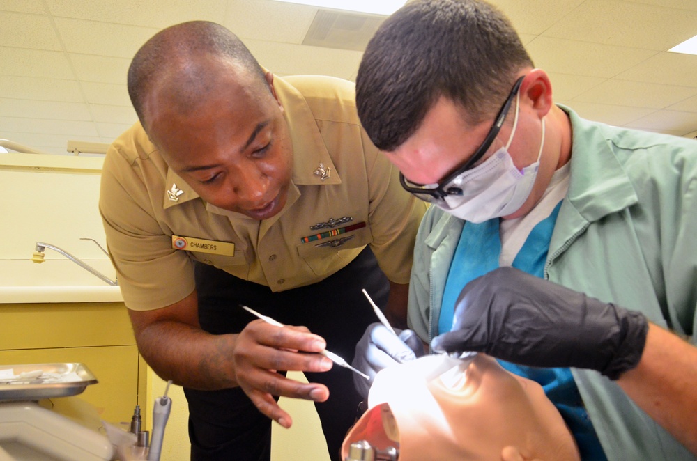 Sailors receive medical training