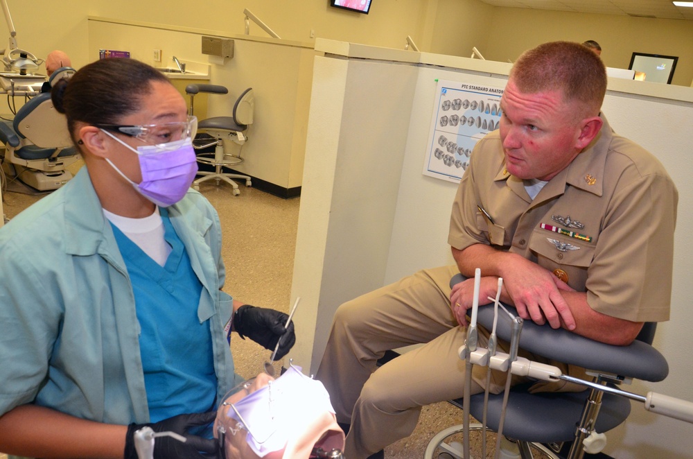 Sailors receive medical training