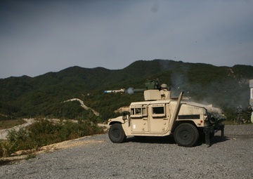 Comparing weapons: Republic of Korea, US Marines share expertise