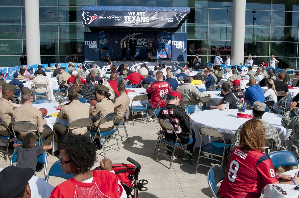 Texans NFL team hosts BBQ cook off for military
