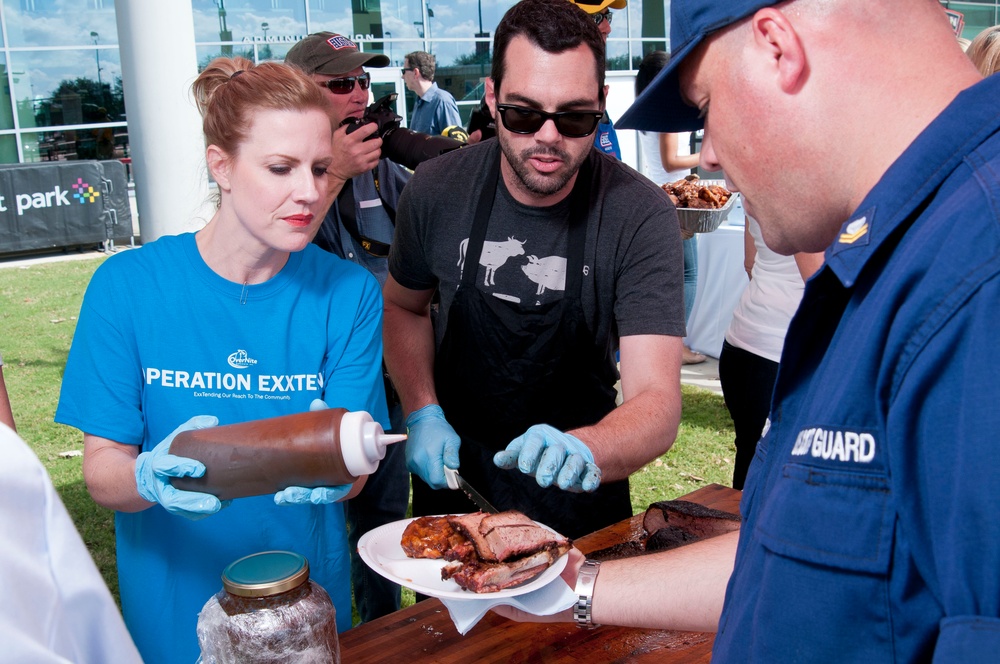 Texans NFL team hosts BBQ cook off for military