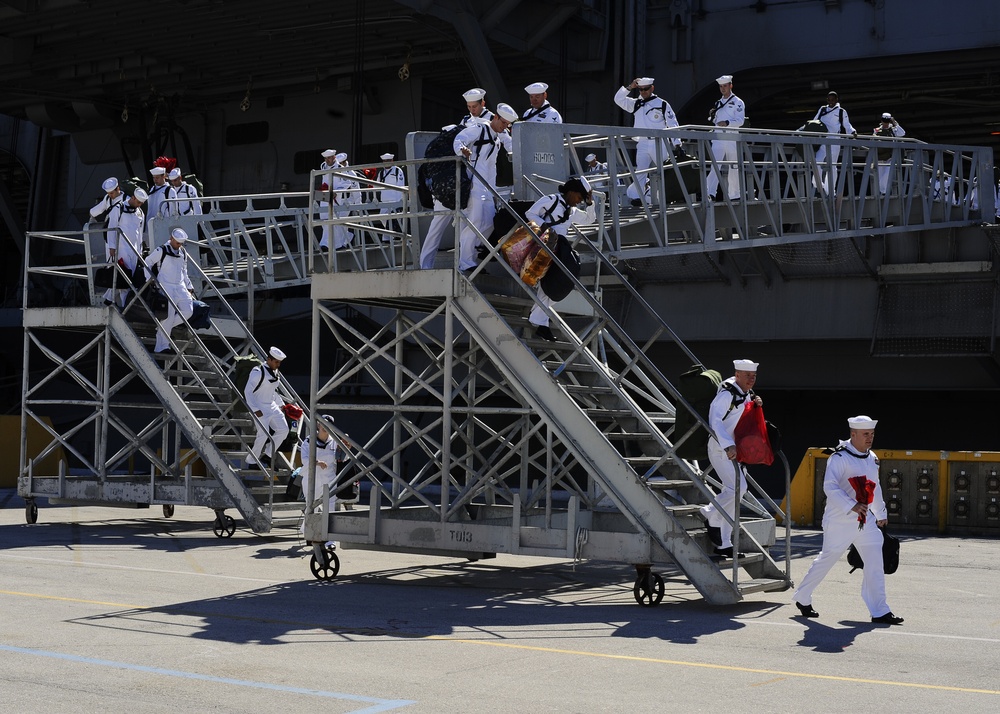 HS-11 sailors depart USS Enterprise