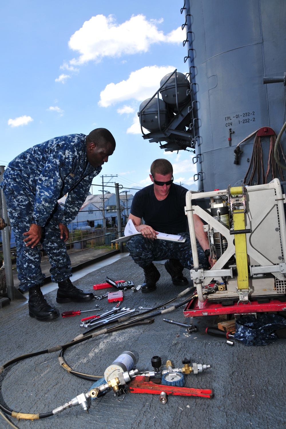 USS Emory S. Land sailors conduct Philippine ship repairs