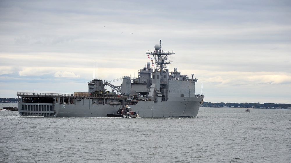 USS Carter Hall prepares for Hurricane Sandy relief