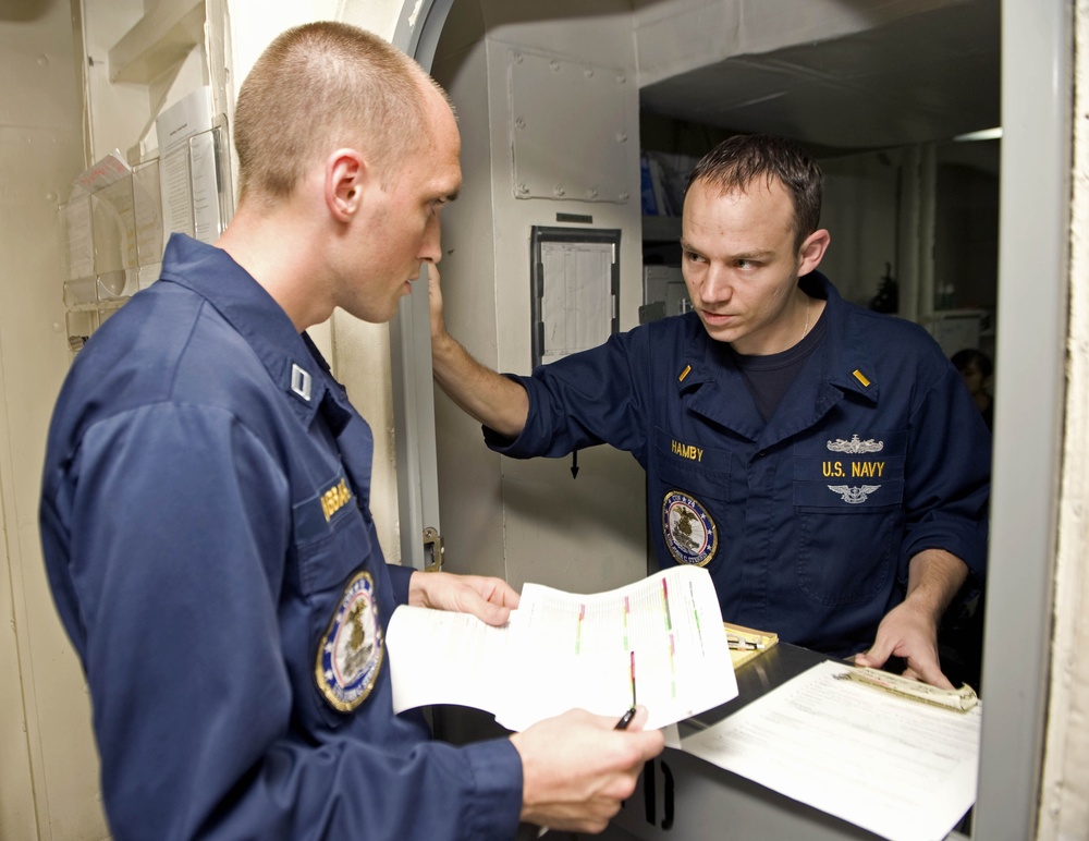 Stennis sailors take classes at sea