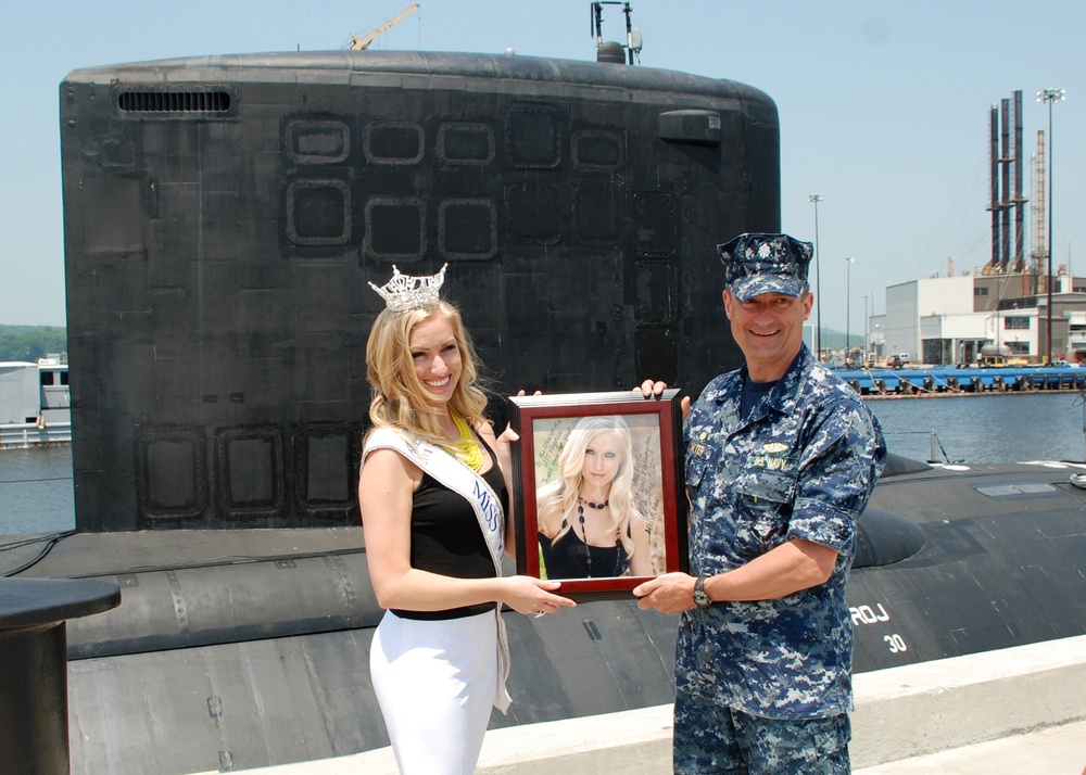 Miss Va. 2011 meets with USS Virginia sailors