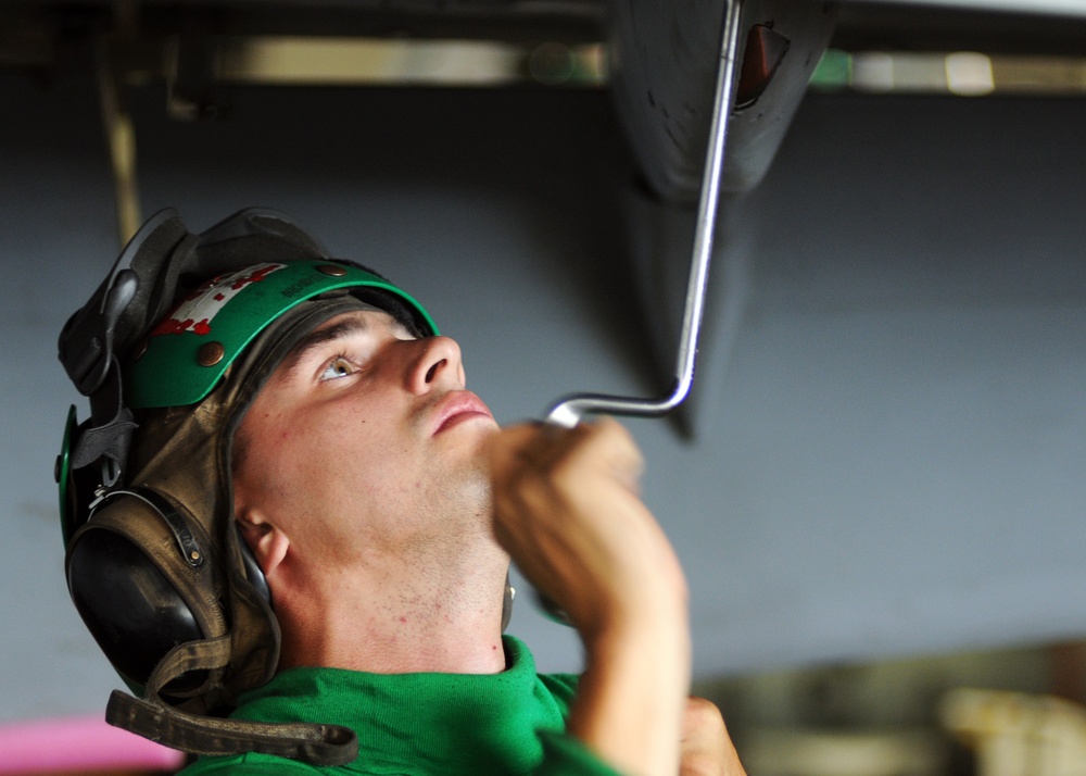 VMFA-323 Marine removes aircraft panel