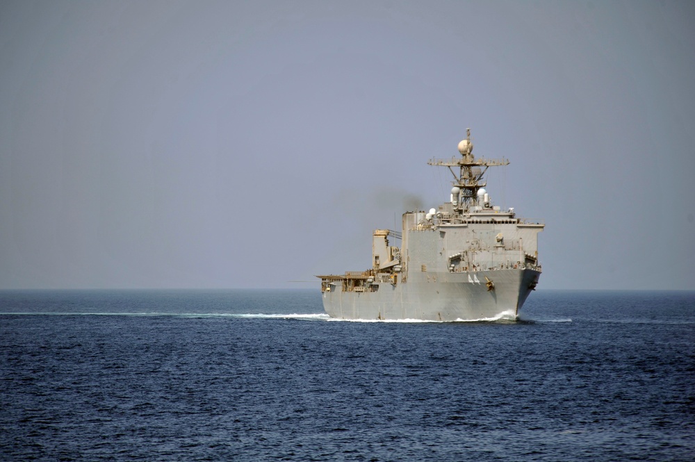 USS Gunston Hall at sea