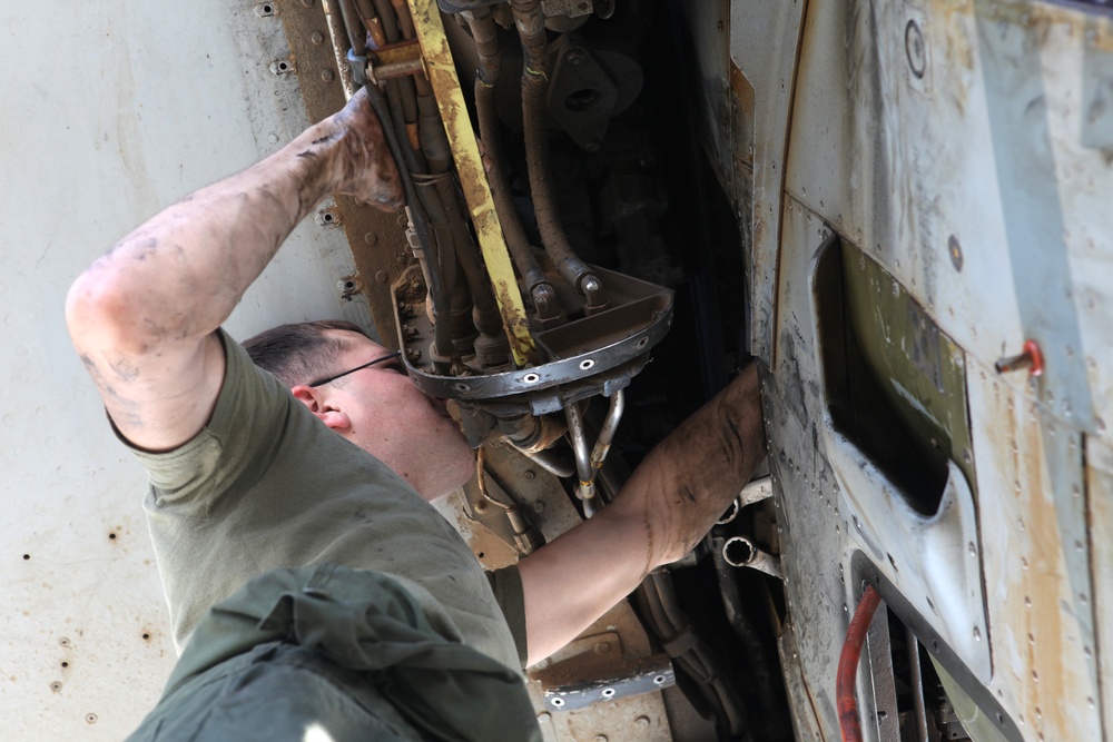 VMM-161 Maintenance