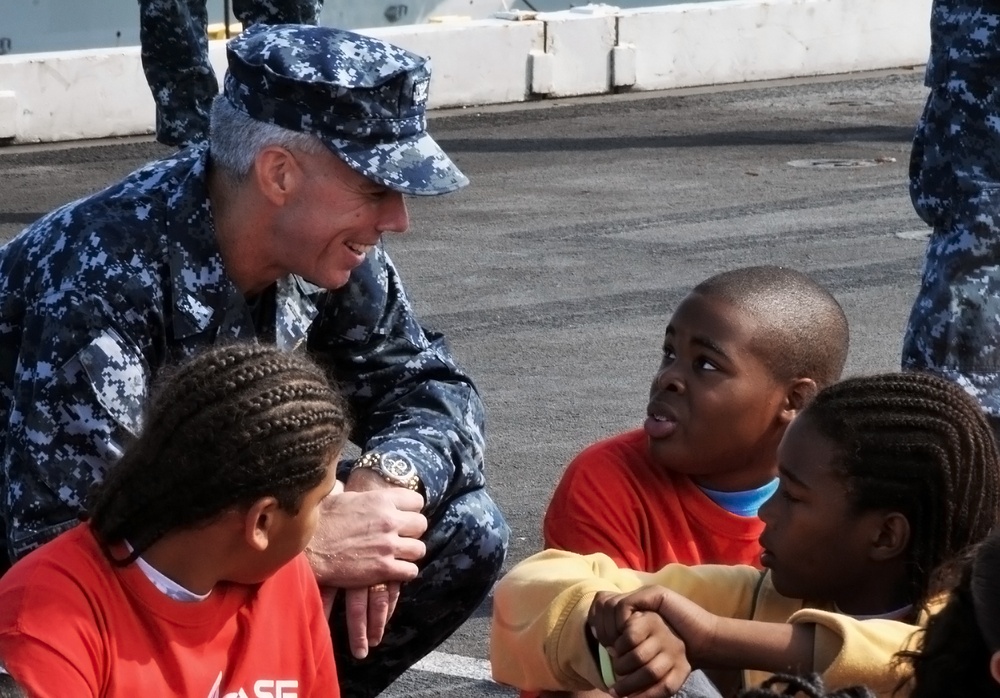 USS Abraham Lincoln commander speaks with students